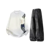 Белый свитшот + черные джинсы