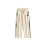 Светло-абрикосовый