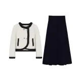 Бежевый пальто + черная юбка