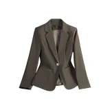 Бизнес-костюм цвета умбра