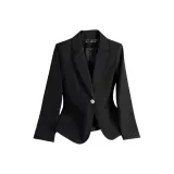 Чёрный деловой костюм