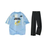 Синяя футболка + черные джинсы