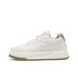 Зеленый цвет увядшей травы