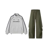 Gray Top + Army Green Pants  
Серый топ + армейские зеленые штаны