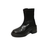 Яркий черный