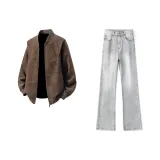 Кофейный кожаный куртка + дымчато-серые джинсы