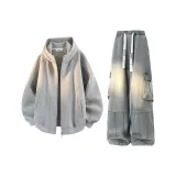 Светло-серый свитшот + синие штаны