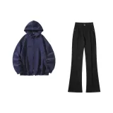 Синий свитшот + черные джинсы