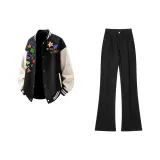 Чёрная бейсбольная куртка + чёрные джинсы