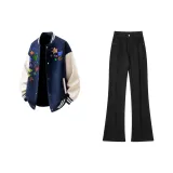 Темно-синяя бейсбольная куртка + черные джинсы