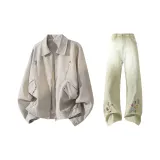 Бежевый пальто + желтые грязные штаны