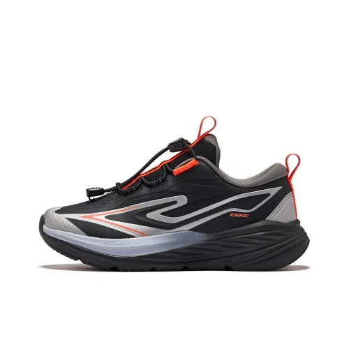 ERKE KIDS Противоскользящий Легкий Амортизирующий Низкий Топ Беговые Кроссовки для Детей Глубокий Черный Ярко-Серебристый Детский