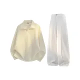 Бежевый свитшот + белые штаны