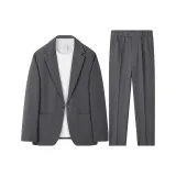 Средний серый деловой костюм