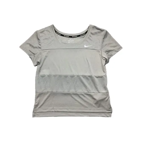 Nike Светло-серые Женские T-рубашки