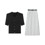 Черный топ + белая юбка с камелией