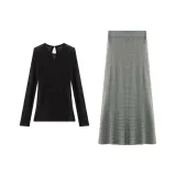 Черный топ + серая юбка с зеленым горошком