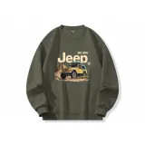 На открытом воздухе Jeep серо-зеленый