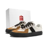 Чёрный, белый, бежевый, коричневый