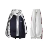 Темно-синий, синий и белый, серый и белый, с красными полосами