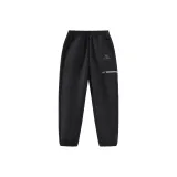 Призрачно черный