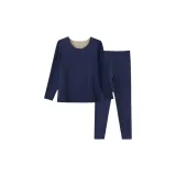 Темная занавеска синего цвета.