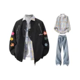 Чёрное пальто + жёлтая рубашка в клетку + винтажные синие штаны