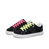 Черные шнурки с несоответствующим цветом