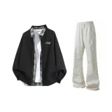 Чёрное пальто + чёрно-синяя рубашка в клетку + светлые хаки повседневные штаны