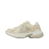 Бежево-желтый