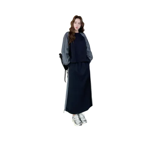 BANDICOOT Темно-синий женский комплект с юбкой