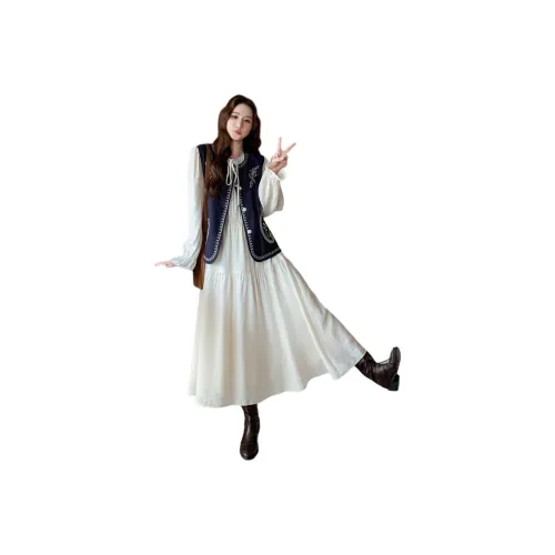 MEXICAN Экрю Женские Комплекты с Юбкой