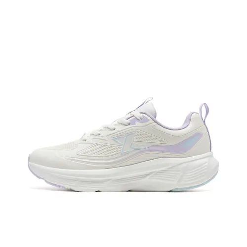 XTEP Light Joy FW2 Беговые кроссовки Низкий Топ Парус Белый Пион Фиолетовый Женские