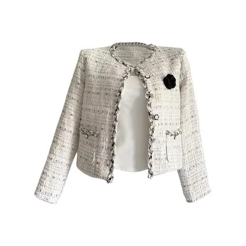 Женские деловые костюмы