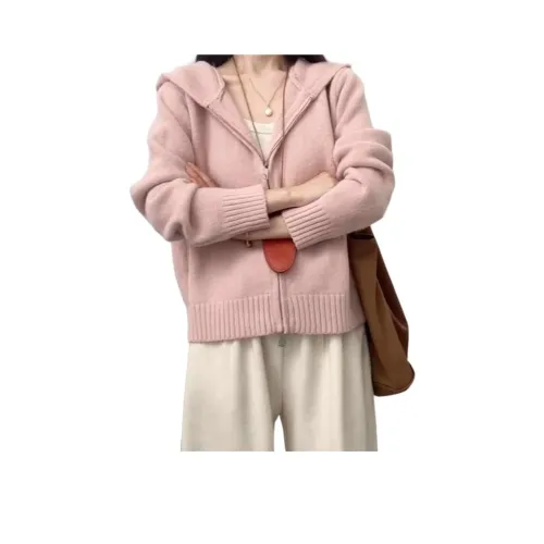 Розовое пальто женское трикотажное