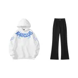 Белый свитшот + черные джинсы