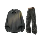 Темно-серый свитер + камуфляжные штаны