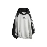 Белый, серый с черными рукавами.