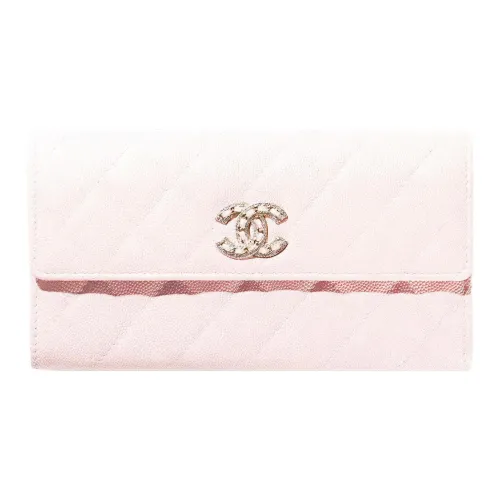 CHANEL С рельефом Тисненый Блестящий Телячья кожа с Золотой металл С откидной крышкой Кошелек Женские Светло-розовый