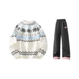 Бежевый топ + черные штаны