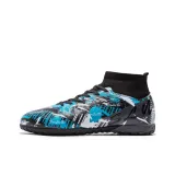 Черные сломанные шипы