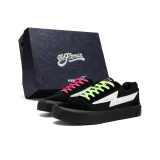 Чёрный Несовпадающий (4 цвета шнурки)