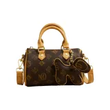 Коричневый