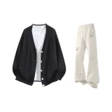 Чёрный топ + экрю штаны