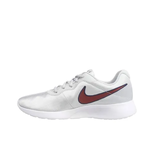 Nike Tanjun SE Беговые кроссовки Женские Белые