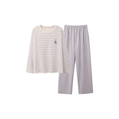 Удобный и освежающий комплект пижам для женщин