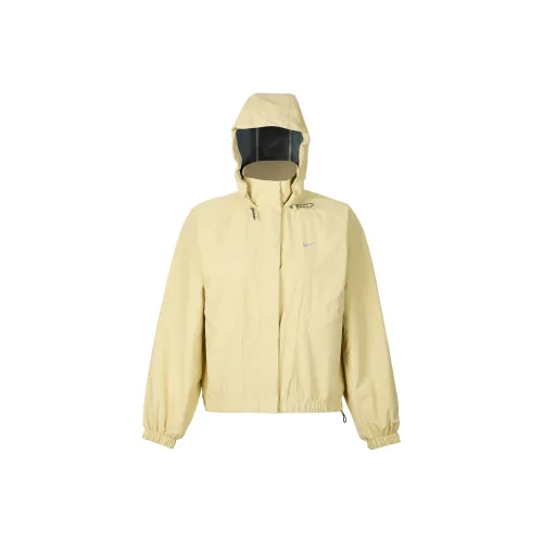 Nike AS W NK Swift SF JKT Куртки и пальто Женские Желтый