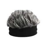 Черная шляпа с серым мехом