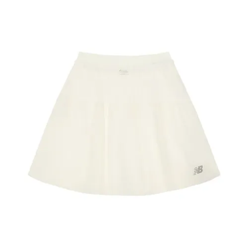 New Balance Повседневные короткие юбки Женские цвет слоновая кость