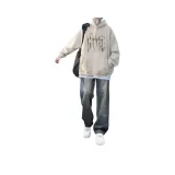 Абрикосовый свитшот + темно-синие джинсы